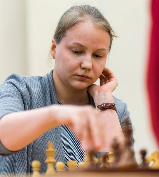 Сарасадат хадемальшарьех — первая иранская шахматистка ставшая международным мастером