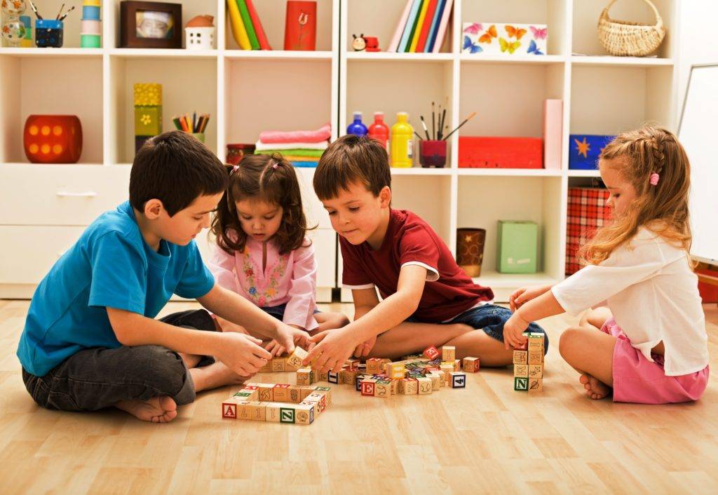 Чем занять детей дома. более 50 идей развивающих игр и занятий для детей