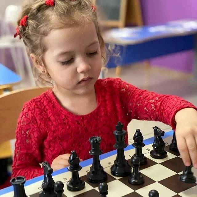 Как научить ребенка игре в шахматы