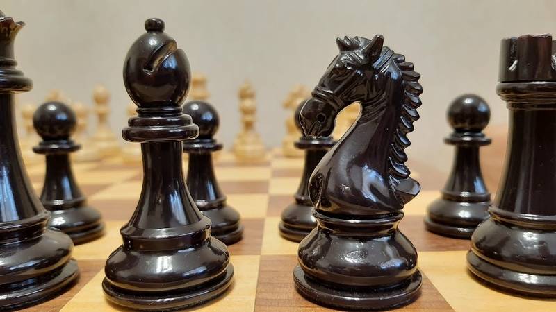 Слон в шахматах – как ходит фигура? в картинках