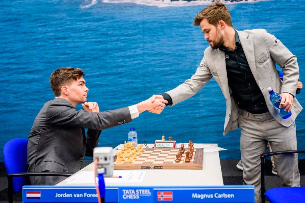Magnus carlsen invitational: регламент, фавориты и ставки на игры турнира по шахматам 25 апреля 2020