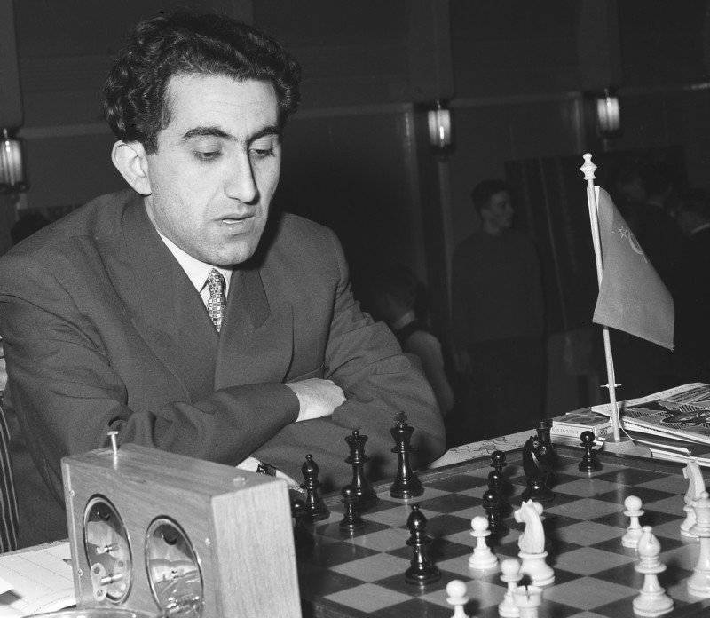 Тигран Петросян — 9-й чемпион мира по шахматам