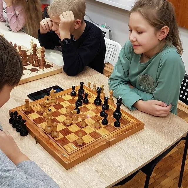 Где найти хорошего тренера по шахматам?