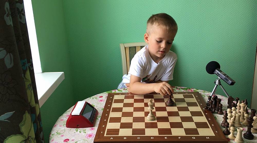 Как научить ребенка играть в шахматы с нуля в домашних условиях
