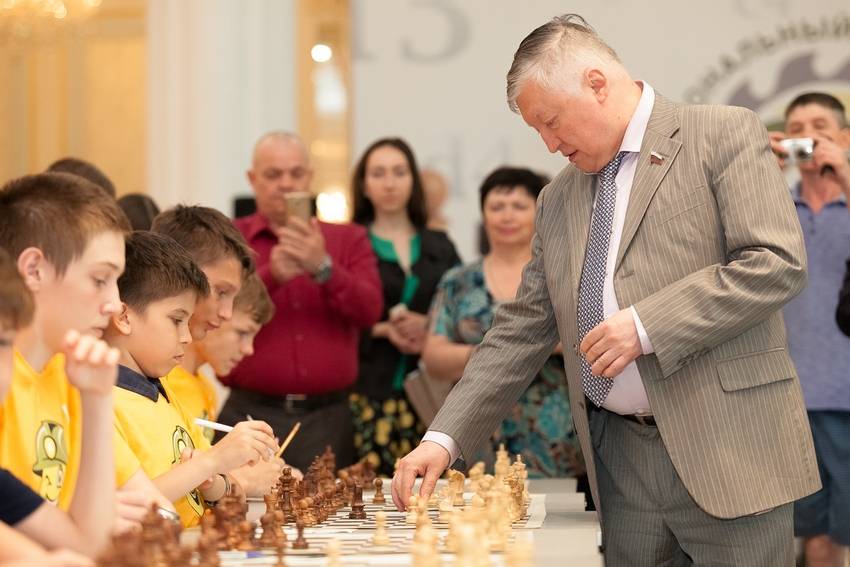 Анатолий карпов — биография шахматиста