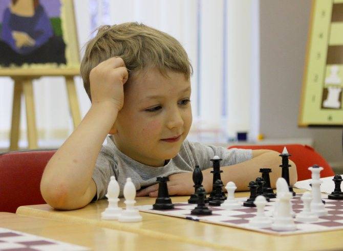 Как научить ребенка играть в шахматы: поэтапный метод