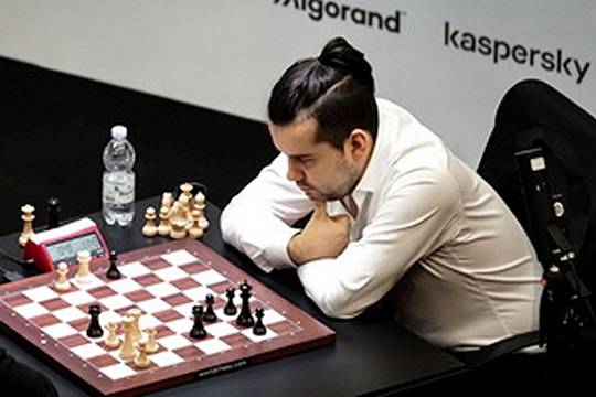 Трое россиян в погоне за карлсеном: непомнящий, грищук и алексеенко сыграют на турнире претендентов по шахматам — рт на русском