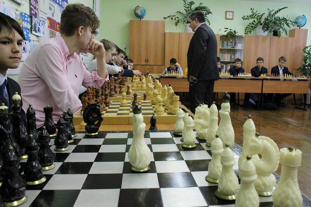 Обучение детей и взрослых шахматам в школе t-chess в спб