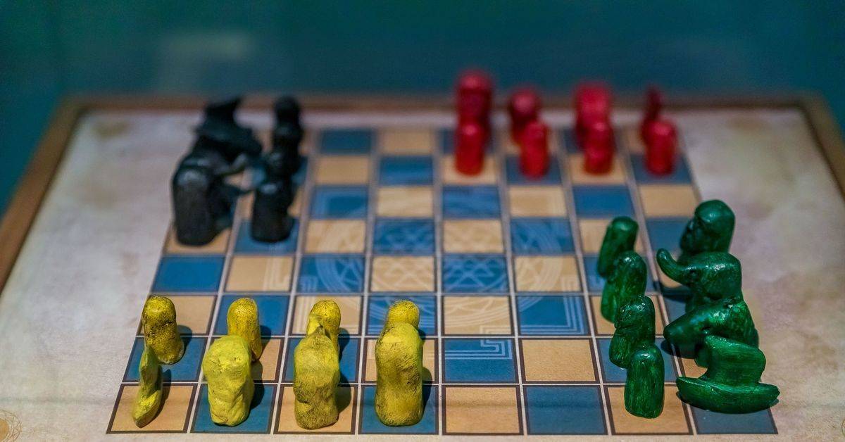 Игра чатуранга - прообраз современных шахмат