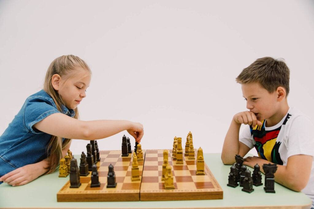 Как научить играть в шахматы ребенка