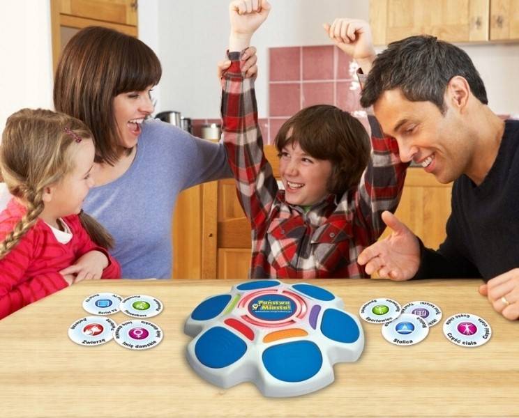 Чем развлечь детей дома, и виды домашних игр