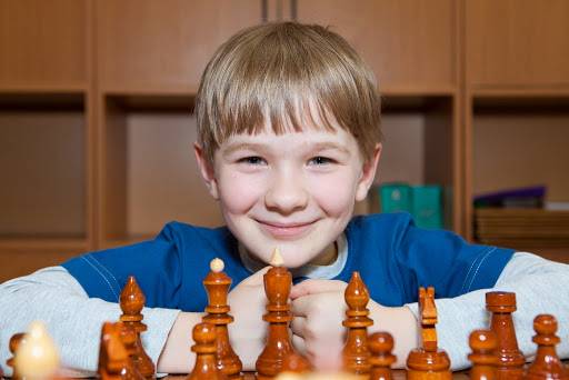 Как научить ребенка играть в шахматы самостоятельно