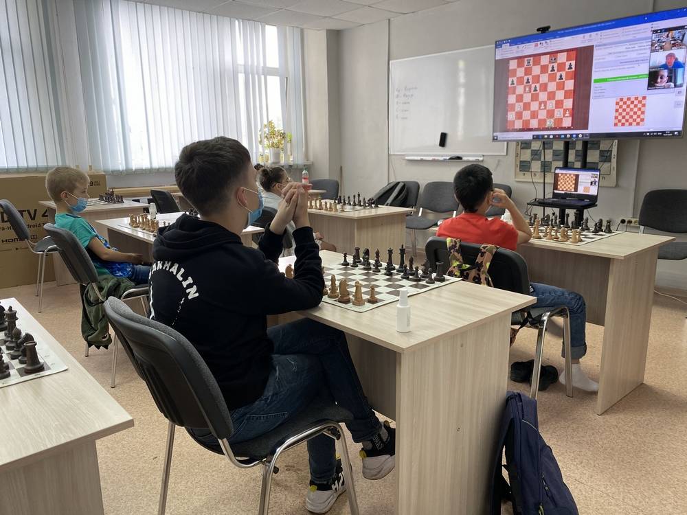Международный гроссмейстер дмитрий кряквин прочитал курс лекций для островных шахматистов