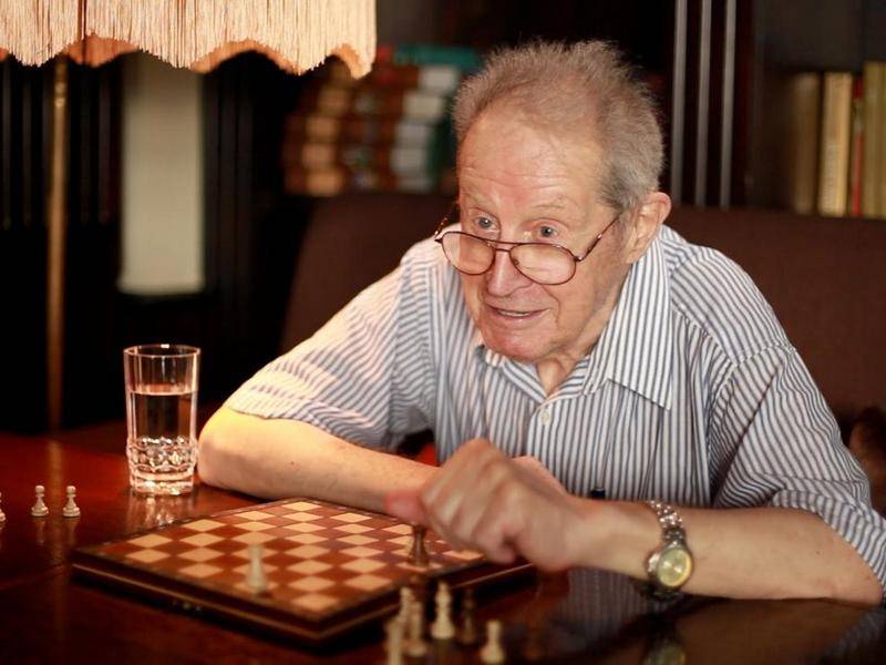 Юрий Авербах — шахматист и автор книг по обучению шахматам