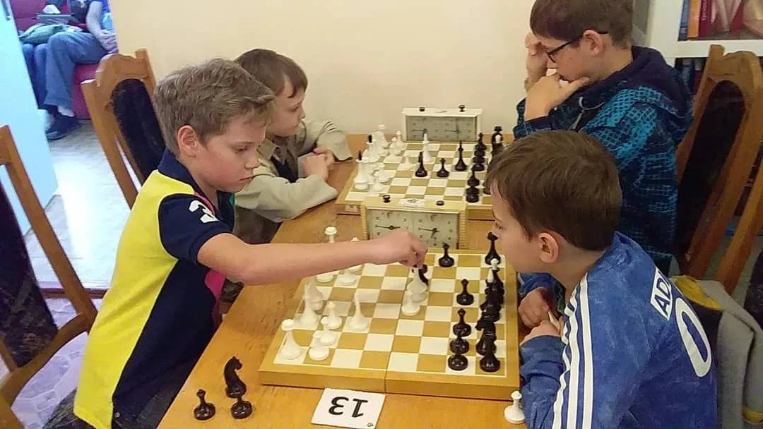 Как научить ребенка играть в шахматы, и почему это нужно сделать