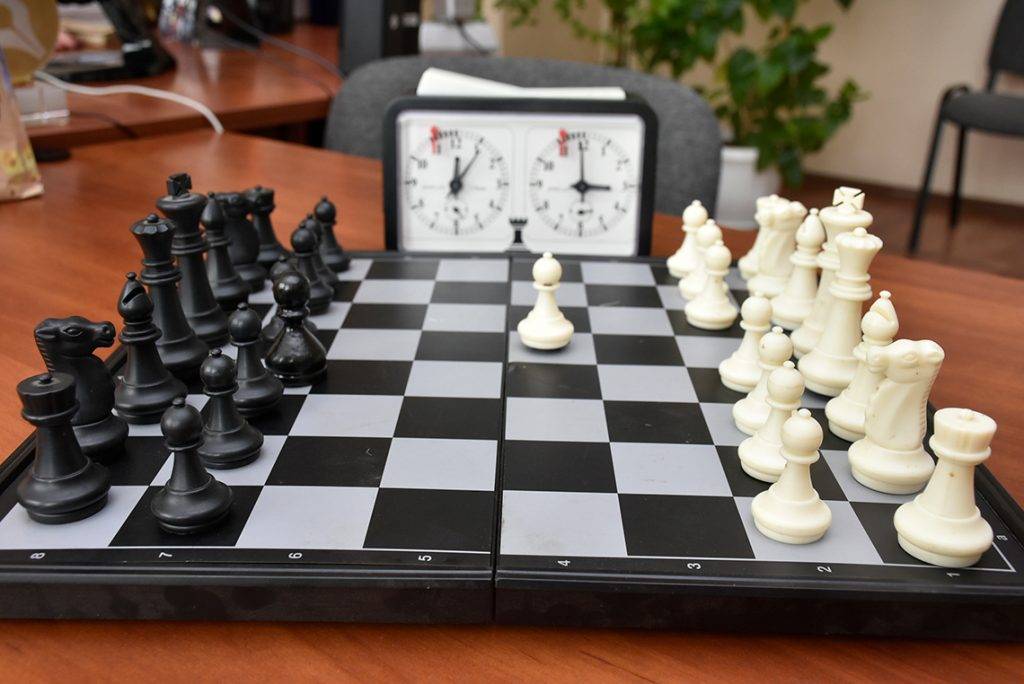 Игра в шахматы на время