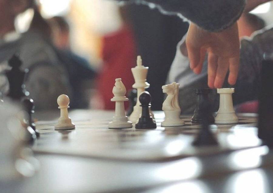 С какого возраста стоит заниматься шахматами и зачем это нужно? объясняет тренер по шахматам для детей | bankstoday