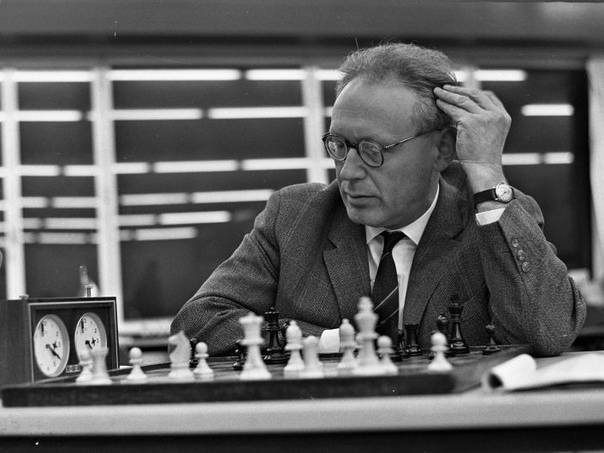 «играл, как бульдозер»: 25 лет назад скончался шестой чемпион мира по шахматам михаил ботвинник — рт на русском