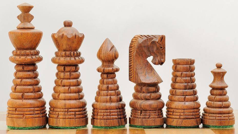 Черно-белая любовь: как можно сделать оригинальные шахматы своими руками?