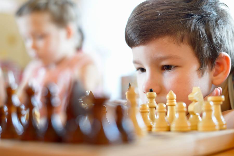 С какого возраста стоит заниматься шахматами и зачем это нужно? объясняет тренер по шахматам для детей